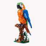 لگو طرح طوطی ماکائو مدل Macaw کد T2113، تعداد 1138 قطعه، طوطی ساخته شده با ارتفاع 33 سانتیمتر