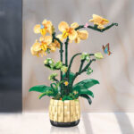 لگو گل ارکیده با گلدان مدل Orchid Grace کد 9067، تعداد 978 قطعه، ارتفاع ساخته شده 35 سانتیمتر